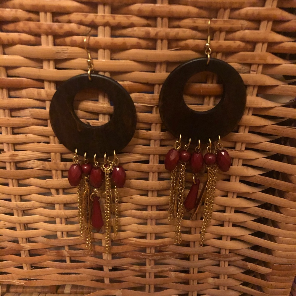 NWT~ gold feather chain wood burgundy earings